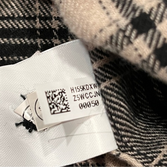 NEW AEO Black & Cream Super Soft Plaid Everyday Button Up Shirt size Medium - Picture 8 of 8